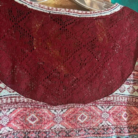 Almost Famous Red and Blue Patterned Hi Low Long Sleeve Top Size L - Picture 5 of 15